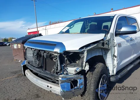 2016 Toyota Tundra 1794 5.7L V8 из США, поврежденный, VIN 5TFAY5F19GX501917